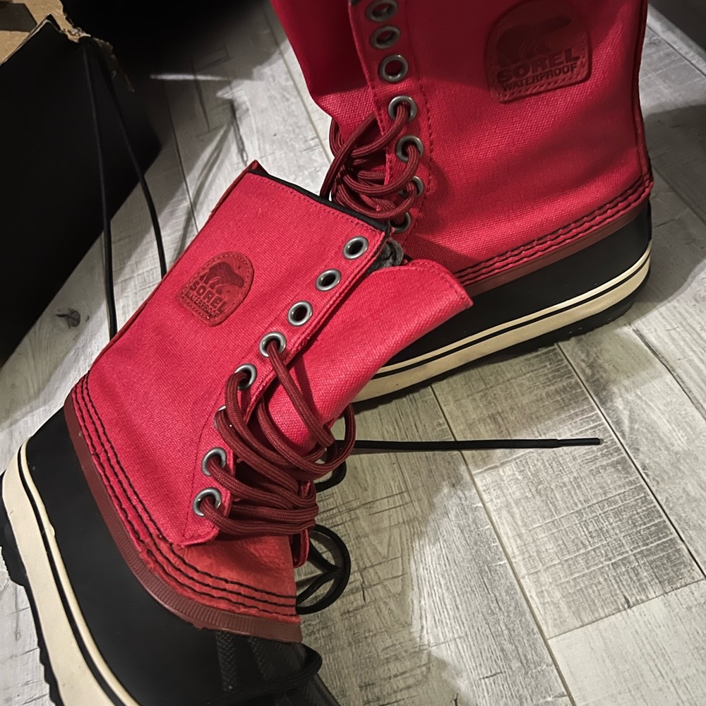 Woman’s Sorel waterproof boots - Picture 5 of 6